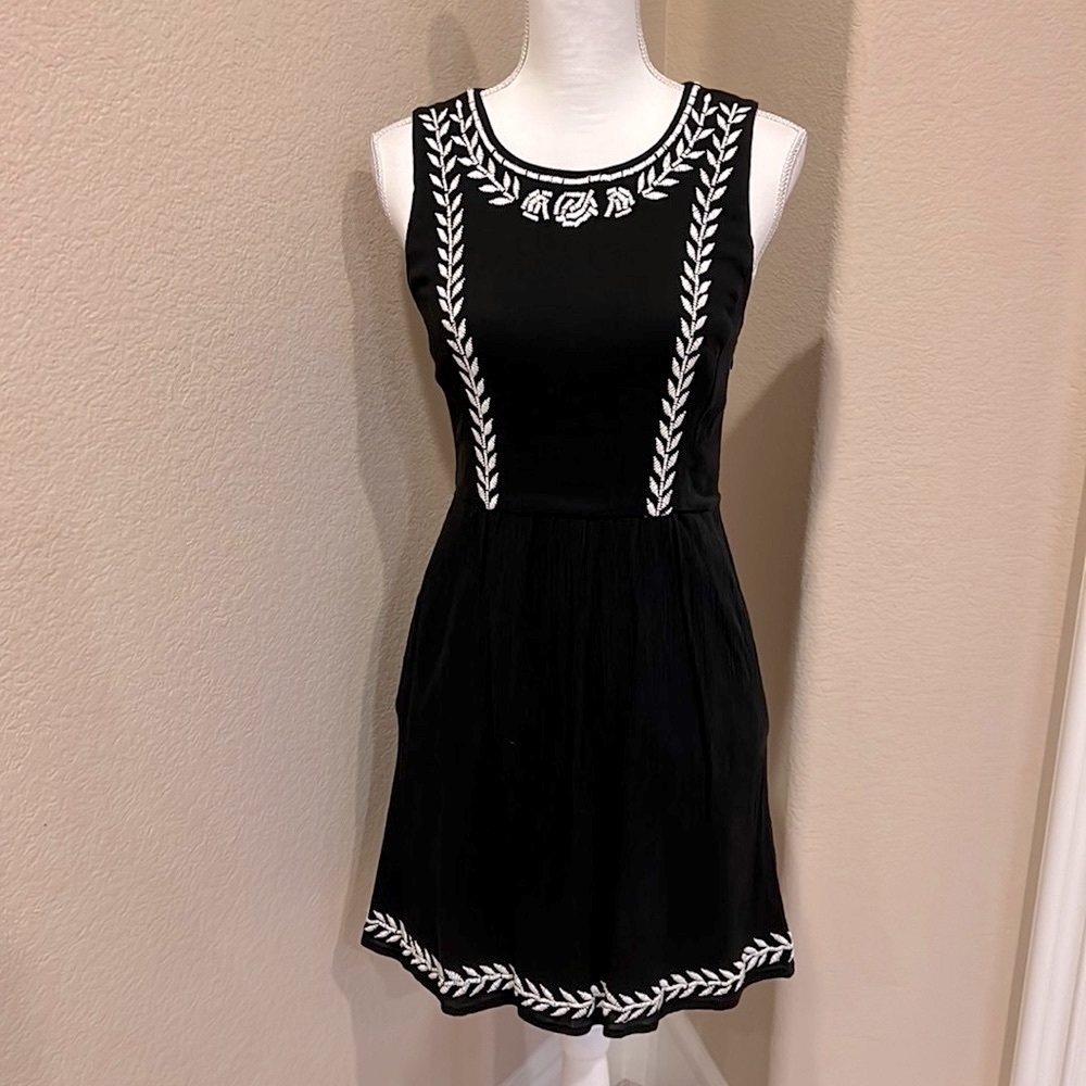 Lucky Brand Black Sleeveless Embroidered Dress